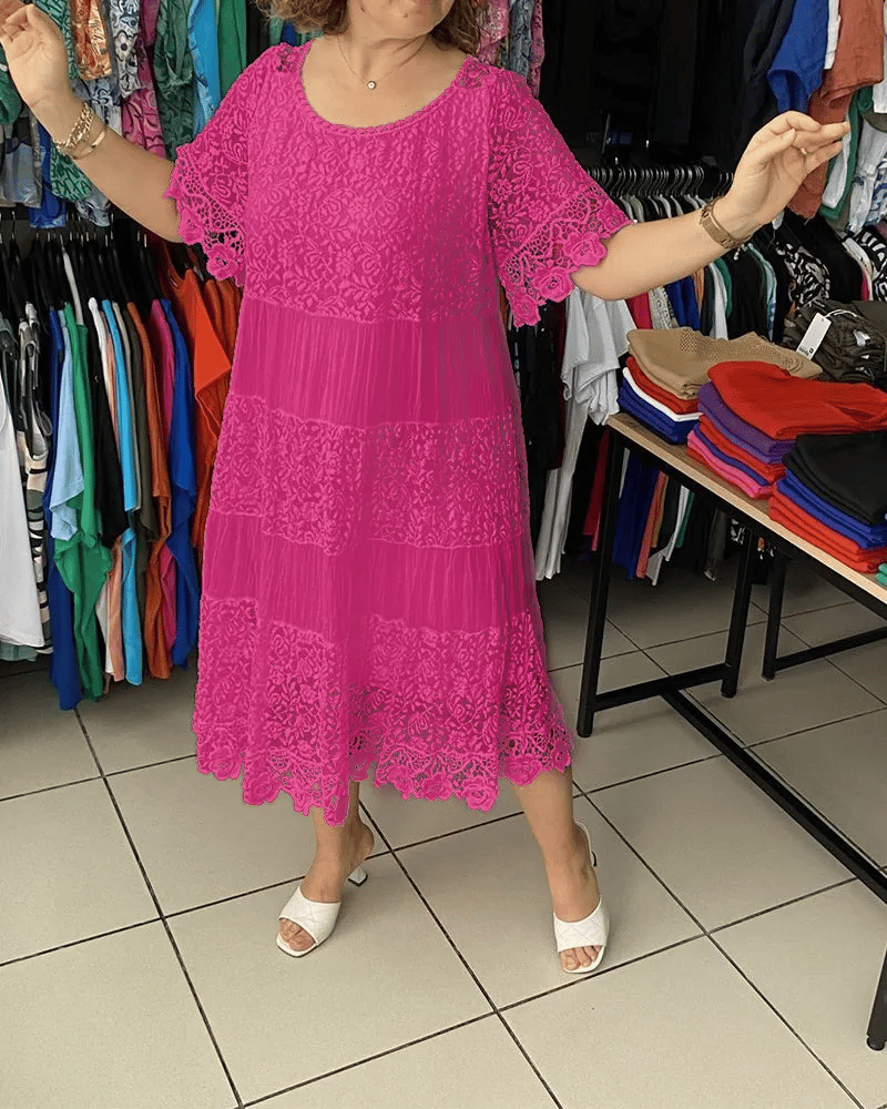 Robe midi blanche en dentelle à volants ANABEL de Danoir Paris, vêtement élégant avec détails en dentelle et superpositions.