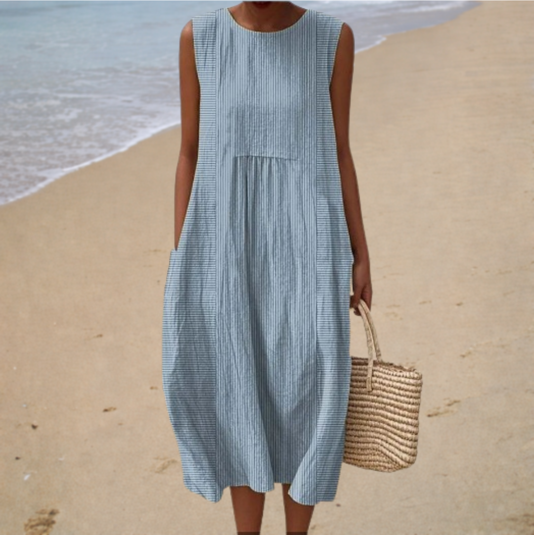Robe midi minimaliste Danoir Paris Noémie, élégante et simple, portée dans un style épuré, en tissu fluide, vue de face.