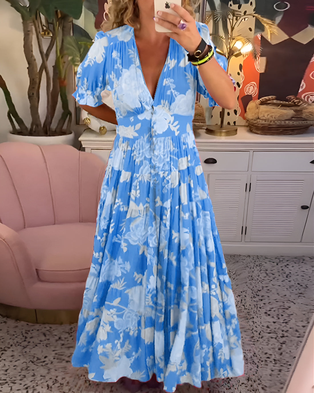 Robe décontractée Danoir Paris Gigi Élégance Florale, tissu léger à motifs floraux, coupe confortable pour un style chic et décontracté.