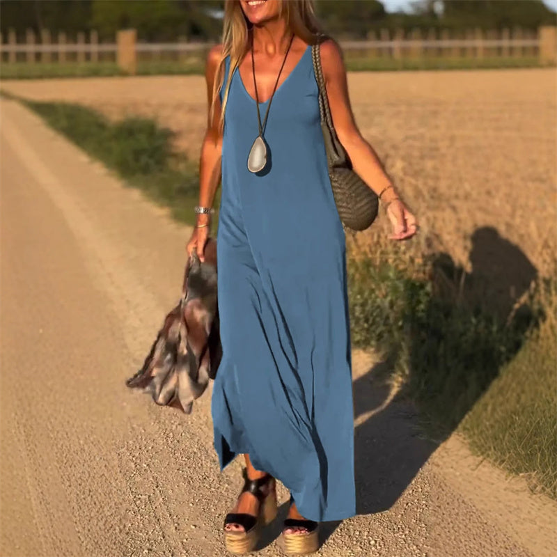 Robe maxi élégante Arietta par Danoir Paris, tissu fluide avec détails sophistiqués, portée sur mannequin.