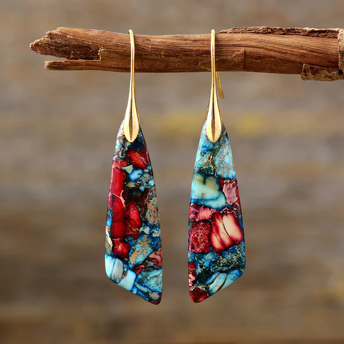 Boucles d'oreilles Danoir Paris avec pierres multicolores, design élégant et coloré, en bijoux pour oreilles.