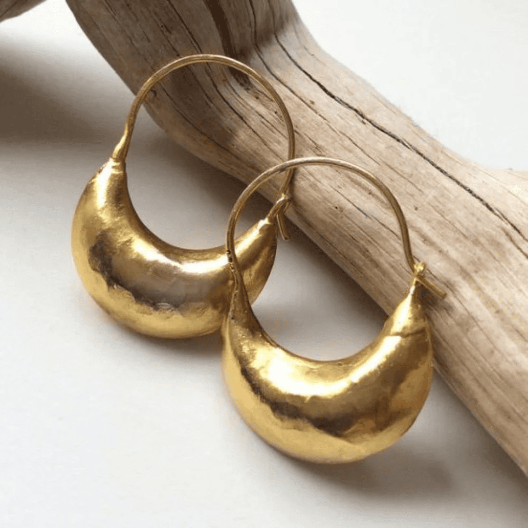 Boucles d'oreilles vintage en or Danoir Paris avec panier élégant, finition brillante et design classique.