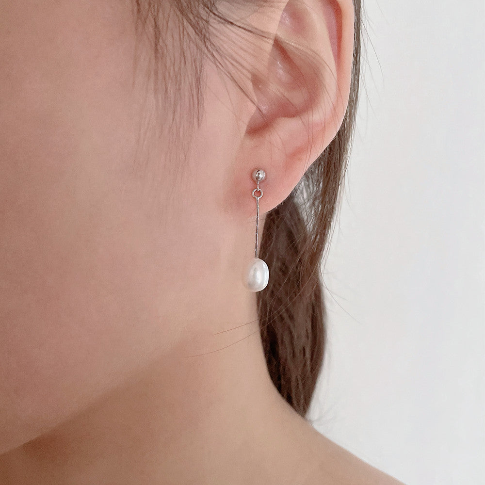 Boucles d'oreilles en or Danoir Paris avec perle élégante, finition raffinée et design chic pour un look sophistiqué.