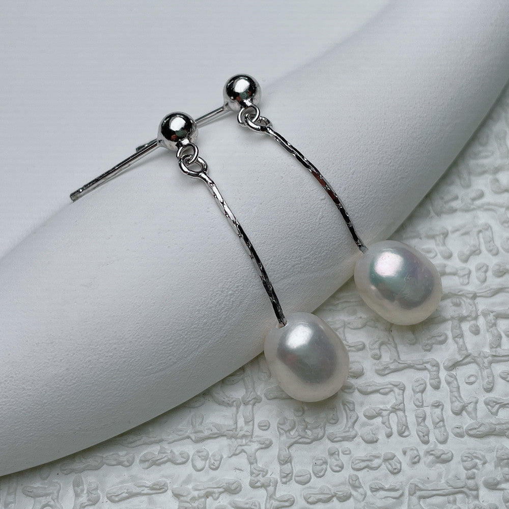 Boucles d'oreilles Danoir Paris avec perle élégante en or, finition raffinée et design sophistiqué.