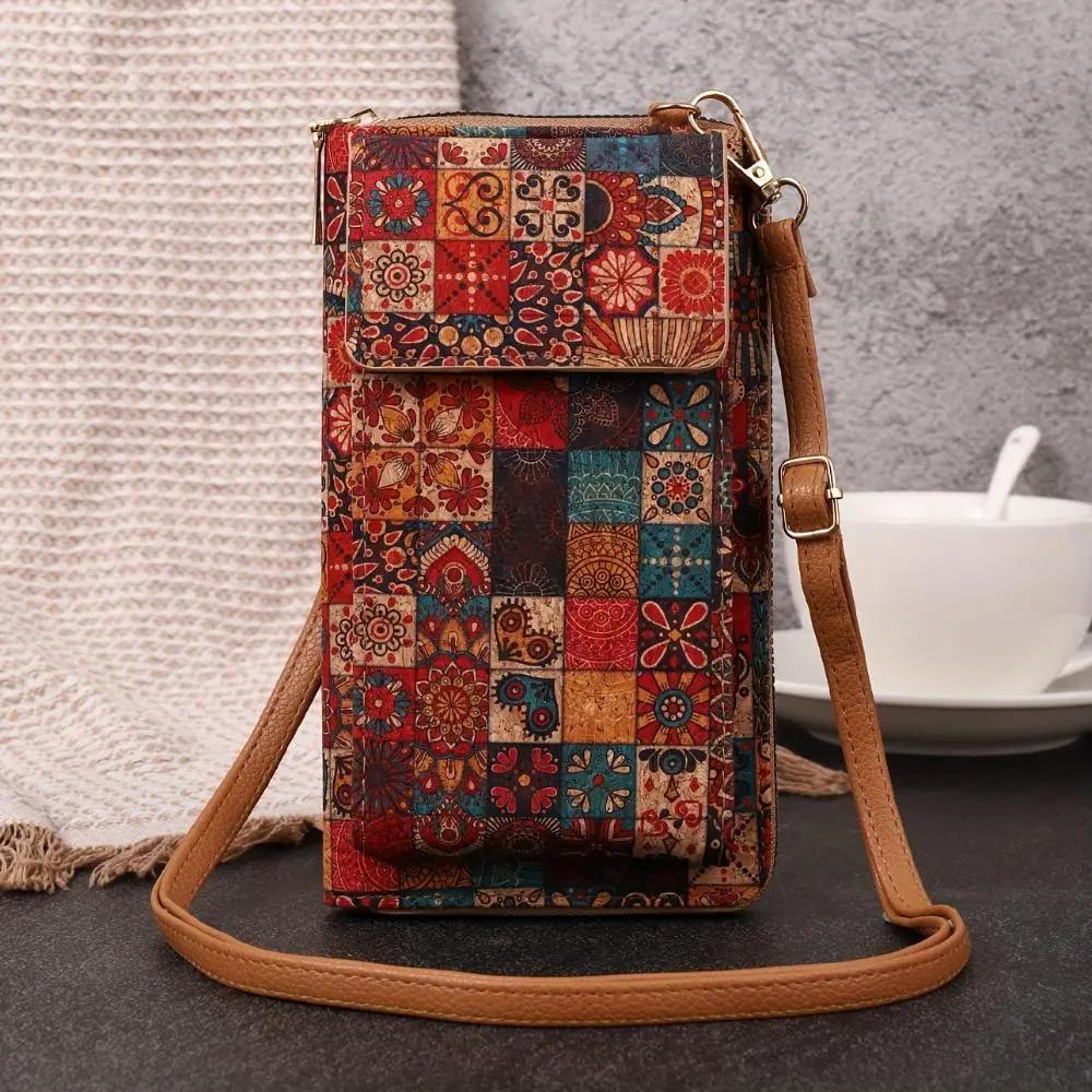 Accessoire de sac à épaule boho-flower Nina de Danoir Paris, motif fleuri avec détails colorés, en tissu léger.