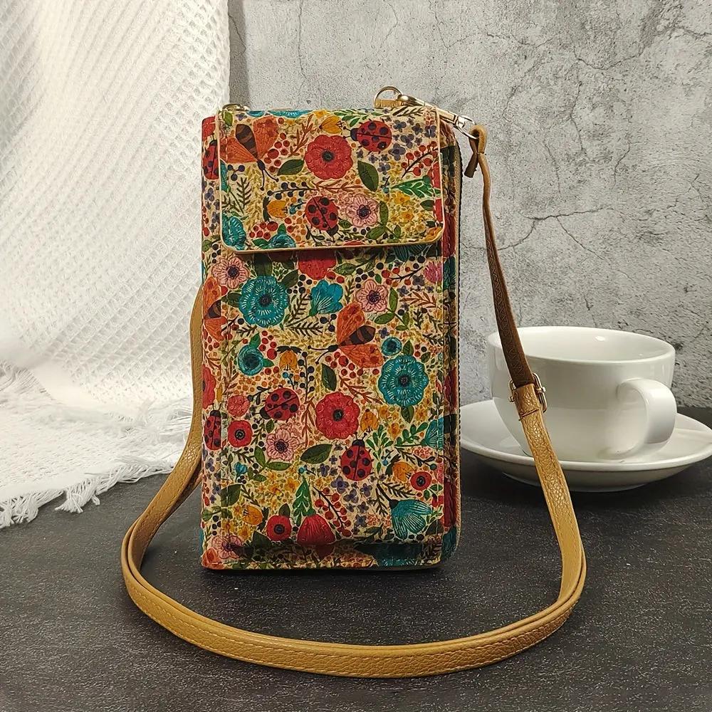 Sac à épaule Nina Danoir Paris, accessoire bohème à fleurs, avec bandoulière en cuir et détails floraux colorés.