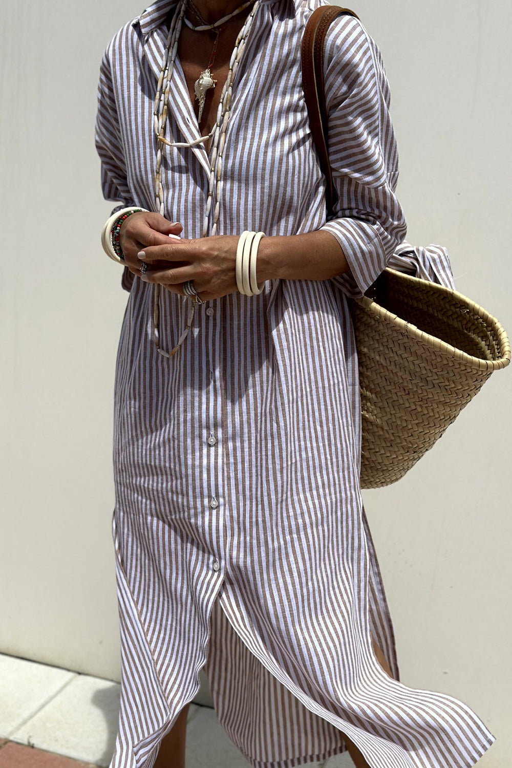 Robe chemise Sophia confortable en coton Danoir Paris, détail élégant et tissu doux visible sur cette image.