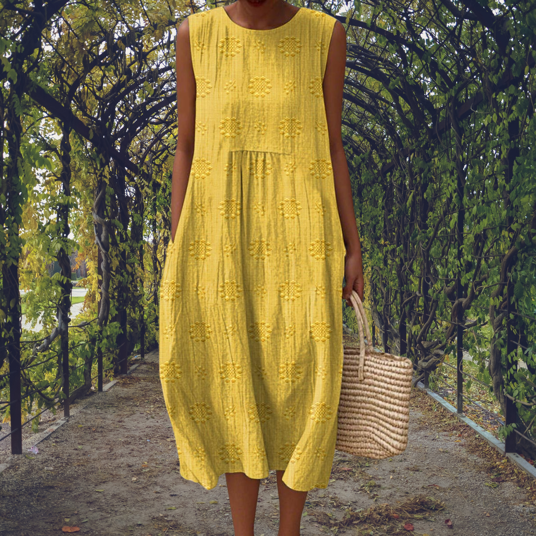 Robe sans manches Linda de Danoir Paris, élégante et raffinée, en tissu fluide, portée sur mannequin.