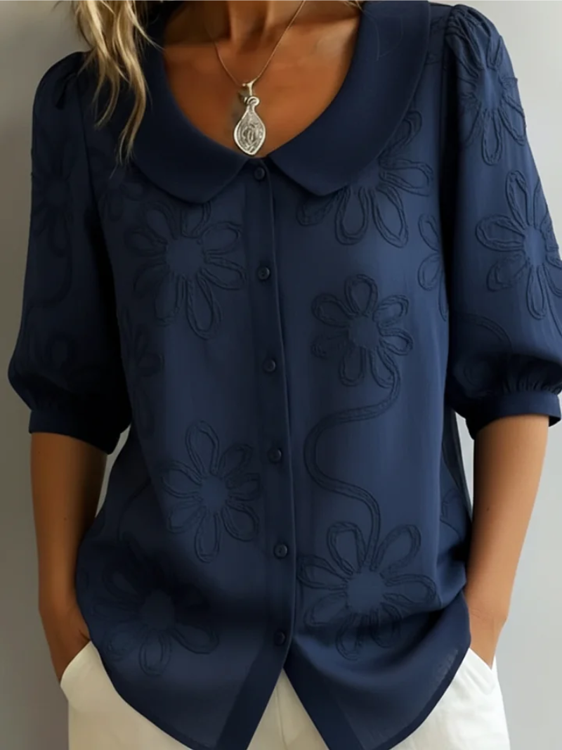 Blouse confortable fleurie Sara de Danoir Paris, tissu léger, motif floral coloré, portée décontractée, style élégant.