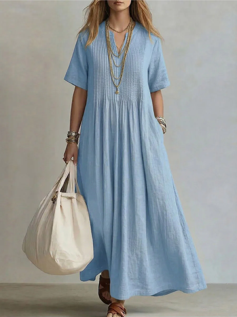 Robe confort quotidienne Sofia de Danoir Paris, tissu doux et décontracté, portée avec manches longues et coupe élégante.