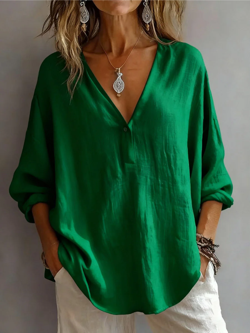 Blouse simple quotidienne Elina de Danoir Paris, en tissu léger, portée par un mannequin, couleur neutre, élégance décontractée.