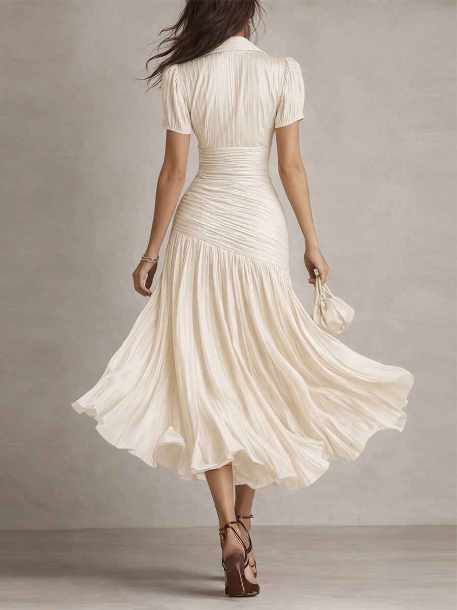 Robe satinée élégante Manon de Danoir Paris, modèle FR026, en tissu brillant avec coupe fluide et détails raffinés.