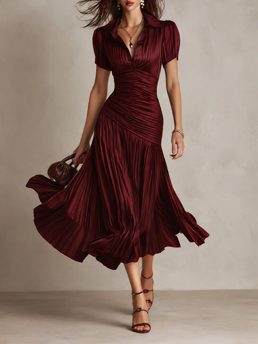 Robe satinée Manon de Danoir Paris, élégante robe courte avec détails sophistiqués, vue de face en tissu brillant.
