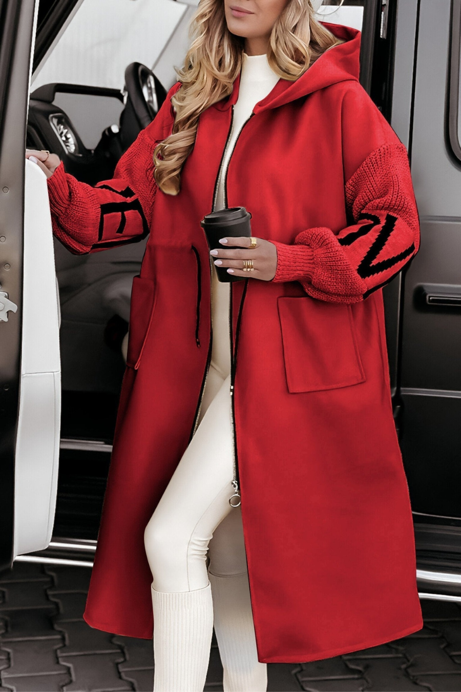 Manteau femme Amélie™ Danoir Paris blanc avec manches tricotées, vue de face, style élégant et tissu doux.