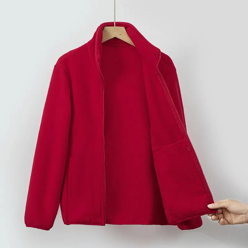 Veste polaire noire Danoir Paris Nora élégante, coupe ajustée, tissu doux et chaud, idéale pour l'hiver.