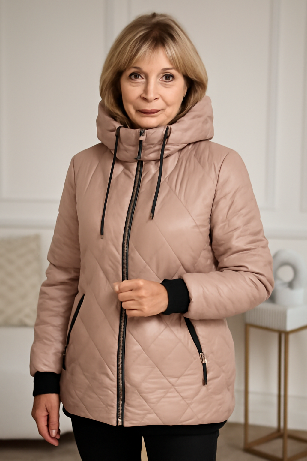 Veste matelassée élégante Elena de Danoir Paris en rose, coupe raffinée, idéale pour un style chic et chaud.