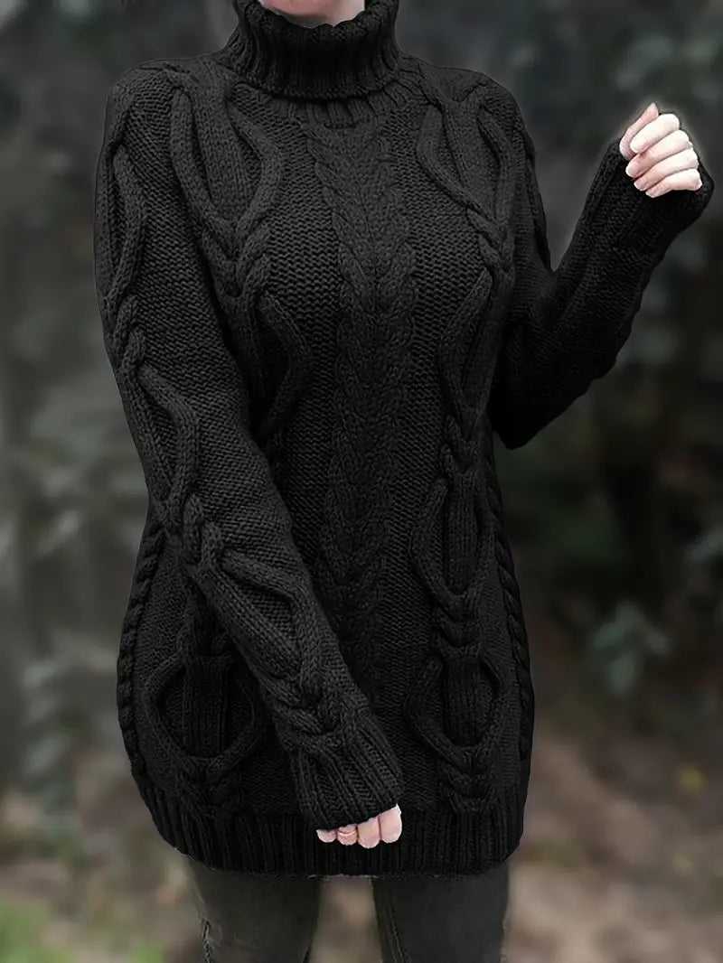 Robe turtleneck élégante Danoir Paris, modèle Narda, en tissu fluide, couleur neutre, portée sophistiquée et moderne.