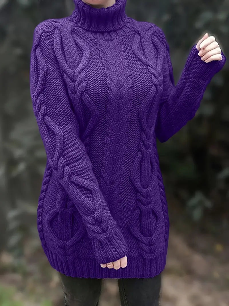 Robe turtleneck élégante Danoir Paris, modèle FR1031, en tissu fluide et sophistiqué, portée avec accessoires.