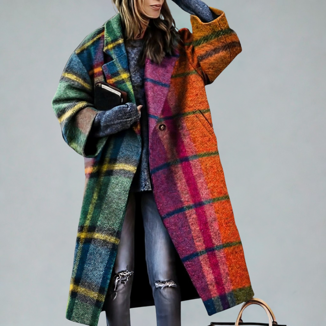Manteau élégant Danoir Paris Evelyn, style polyvalent, en tissu noir avec boutons et col montant, porté sur mannequin.