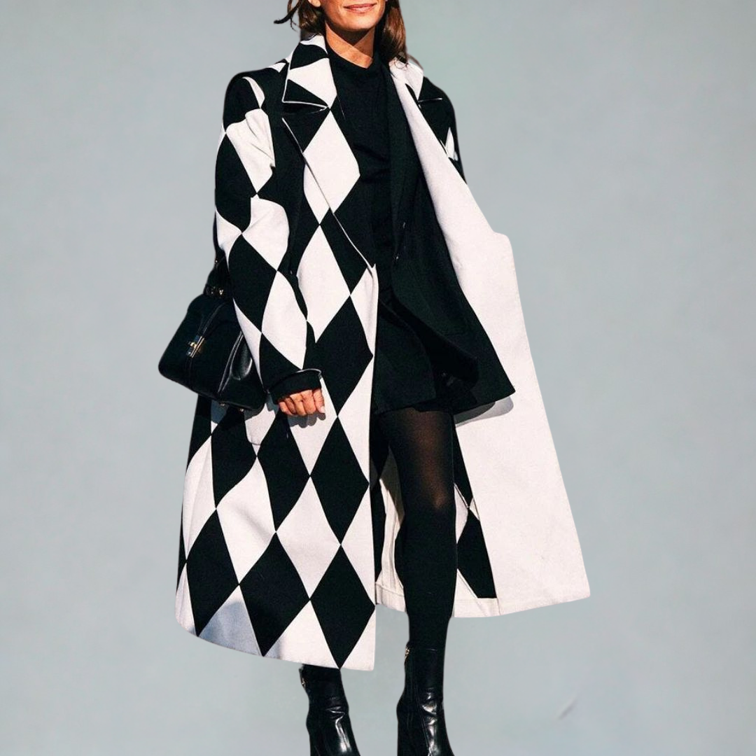 Manteau élégant Danoir Paris Evelyn, style polyvalent, en tissu chaud avec col montant et boutons devant.