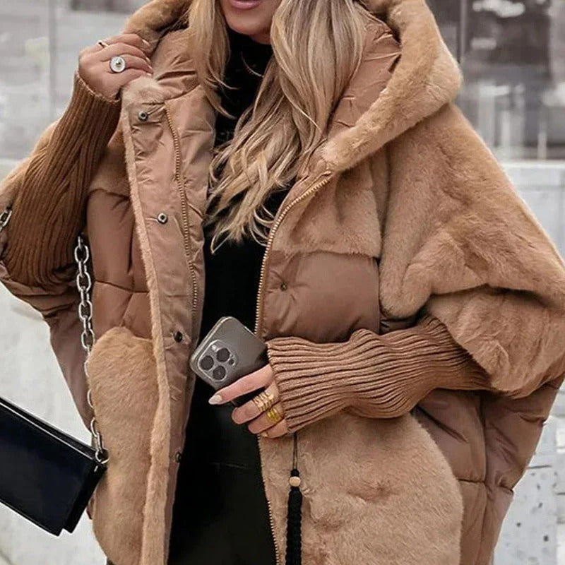 Veste d'hiver élégante Danoir Paris Lena en marron, coupe sophistiquée, détails stylés, vue en gros plan.