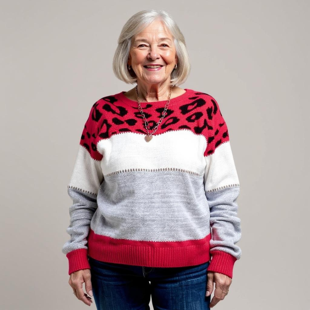 Pull pascalina à motif léopard confortable de Danoir Paris, en tissu doux, porté sur mannequin.