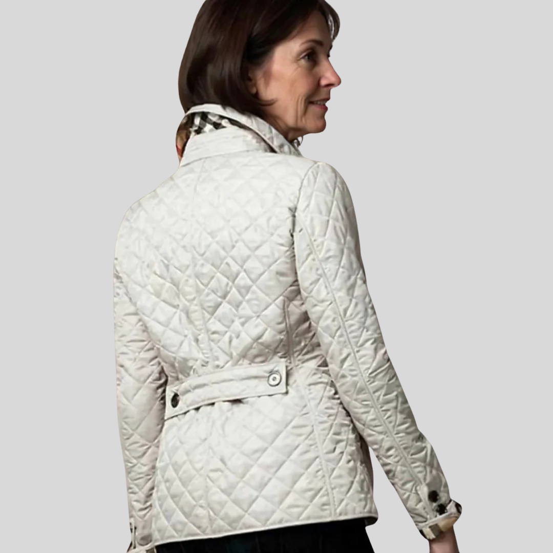 Veste matelassée élégante Danoir Paris Verity en bleu, coupe ajustée et détails sophistiqués, pour un style chic.
