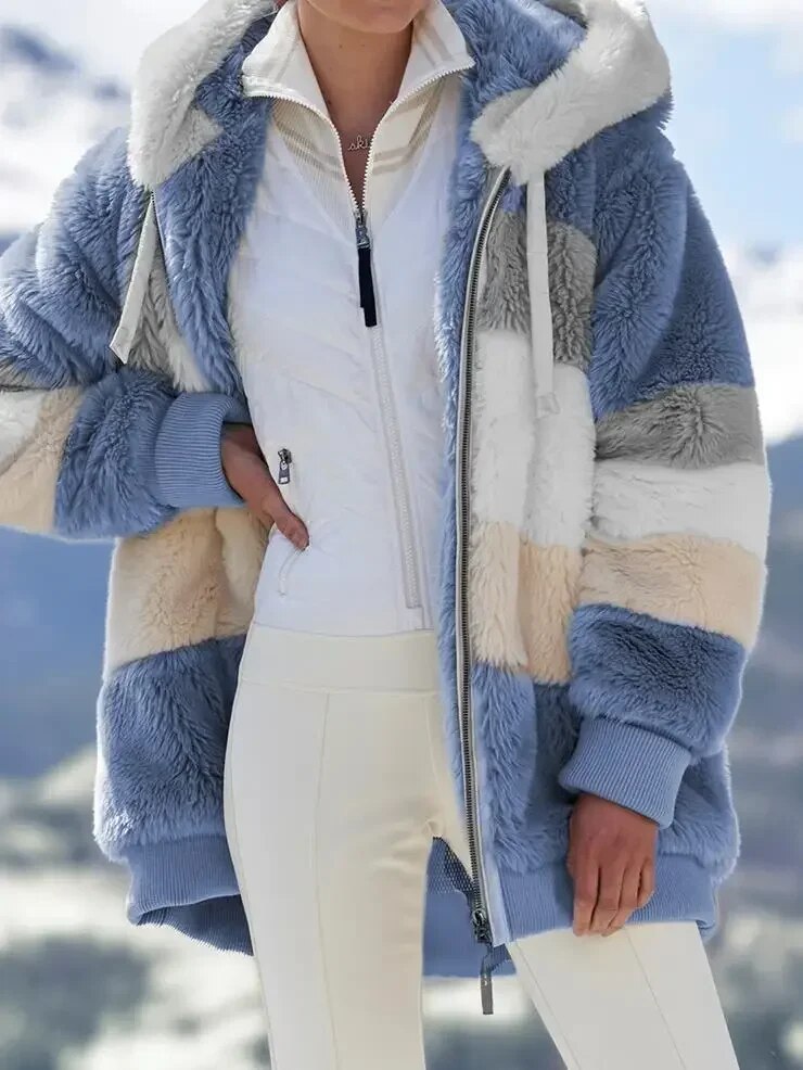 Veste d'hiver élégante Valorine de Danoir Paris avec rayures bleues, vue de face sur mannequin, style chic et chaud.