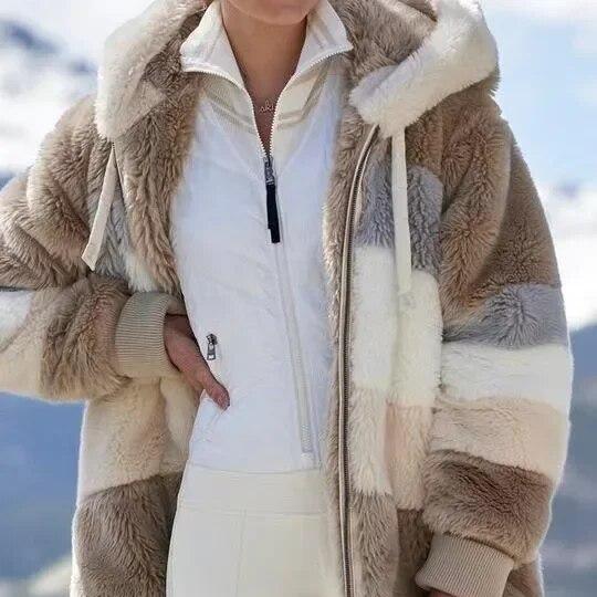 Veste d'hiver élégante Valorine de Danoir Paris avec rayures bleues, tissu chaud et style sophistiqué.