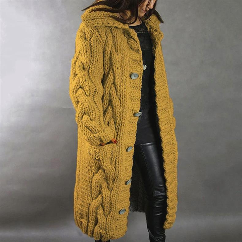Manteau élégant et confortable Karina de Danoir Paris en bleu, style sophistiqué, visible avec col et boutons.