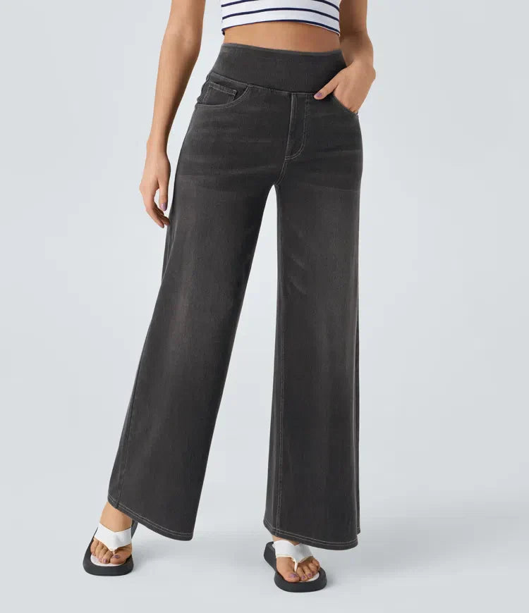 Pantalon Confort Élégant Eva de Danoir Paris en tissu bleu foncé, coupe sophistiquée et confort optimal, pour femme.