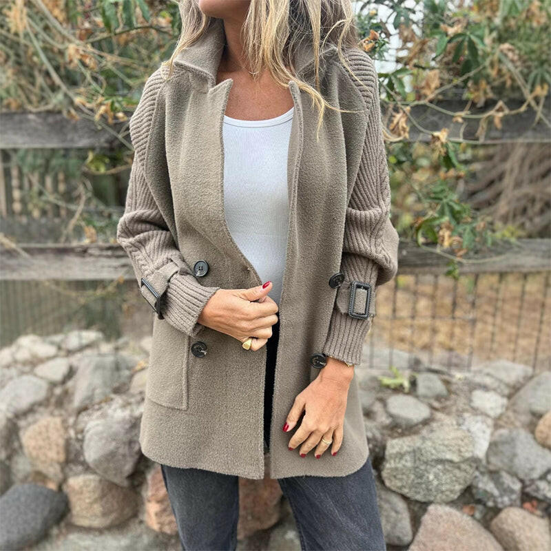 Manteau élégant mi-long Danoir Paris Isola en gris vert, tissu chic et coupe sophistiquée, idéal pour l'hiver.