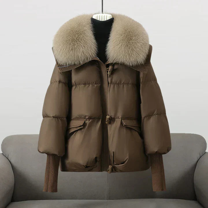 Veste élégante en fausse fourrure noire Danoir Paris Indi FR1136, finition sophistiquée et coupe moderne.