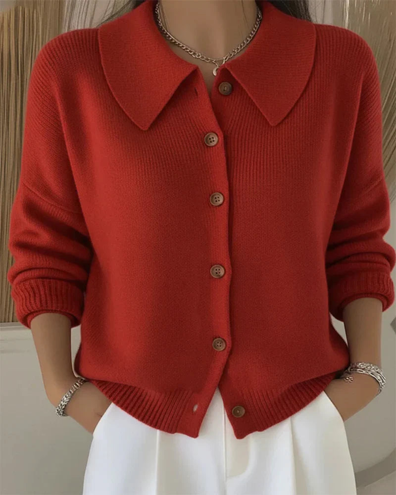 Cardigan long chic Miora de Danoir Paris, en laine douce, porté sur un mannequin, couleur beige, style élégant et moderne