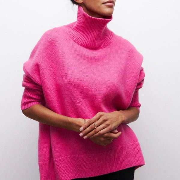 Pull-over oversize Danoir Paris Aria en maille confortable, porté par Amanda, couleur neutre, style décontracté et tendance.
