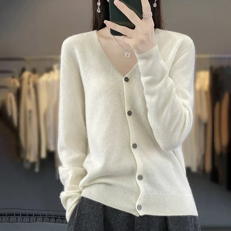 Gilet en cachemire de luxe Odessia par Danoir Paris, douceur et élégance dans un vêtement chaud et sophistiqué.