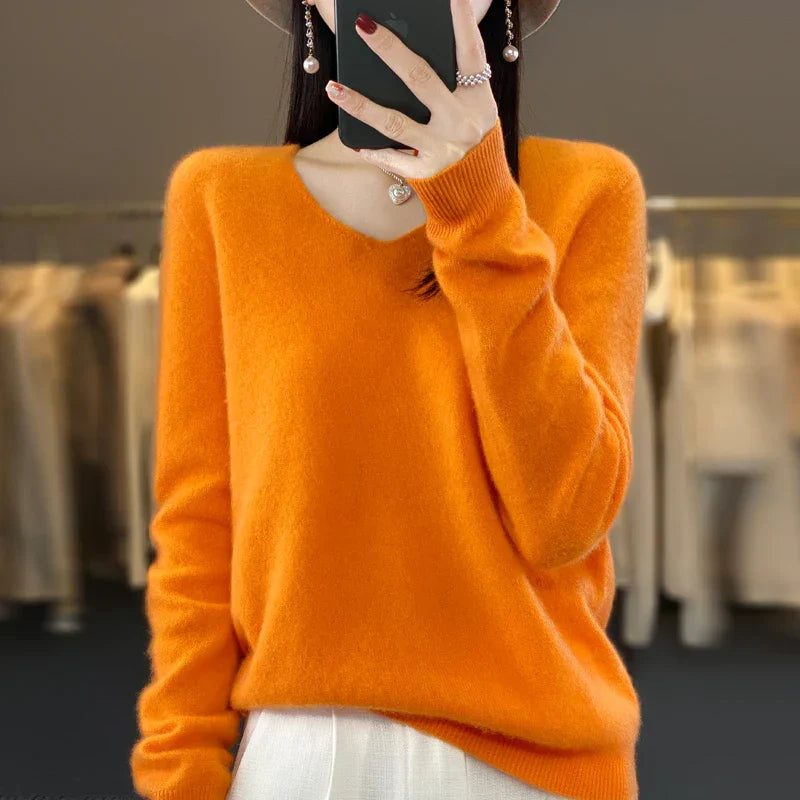 Pull en cachemire Danoir Paris Elowen, élégant, avec finition douce et détails raffinés, porté en mode décontractée ou chic.