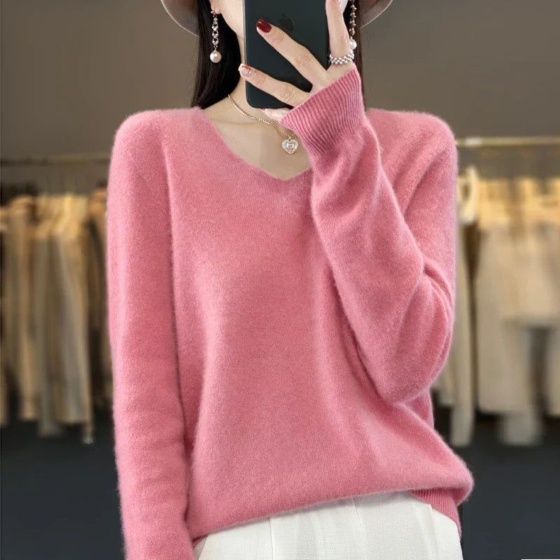 Pull en cachemire Elowen de Danoir Paris, élégant, avec finition douce et texture fine visible sur l'image.