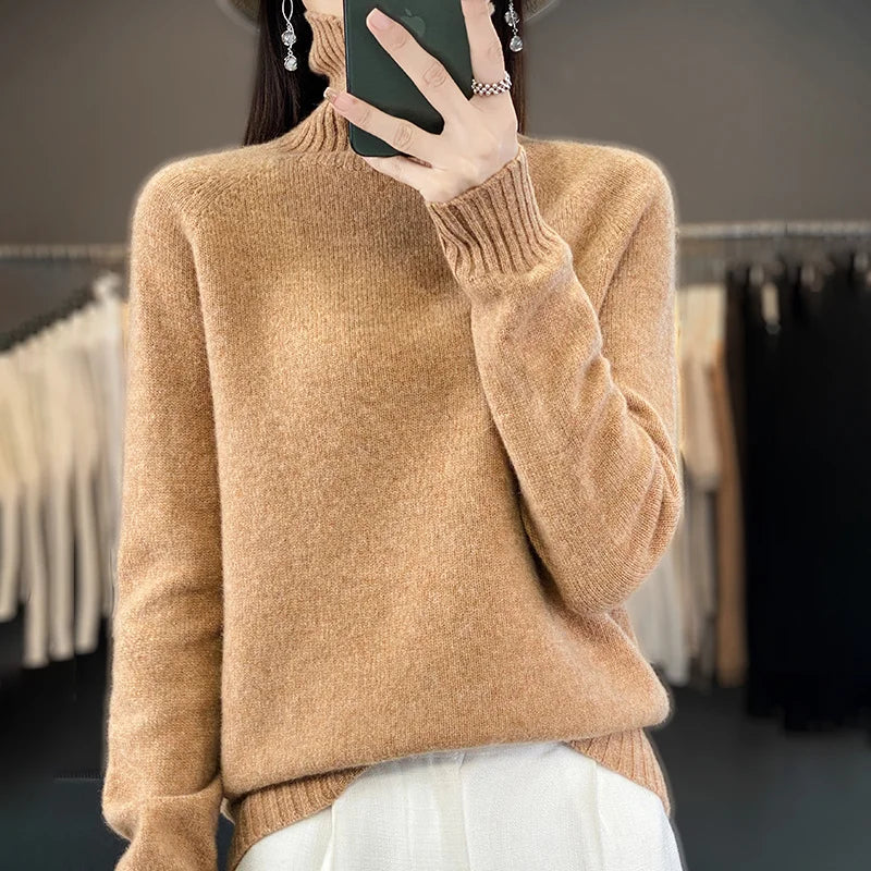 Pull en cachemire chic Seraphine de Danoir Paris, couleur neutre, porté sur un mannequin, détails élégants et texture douce visible.