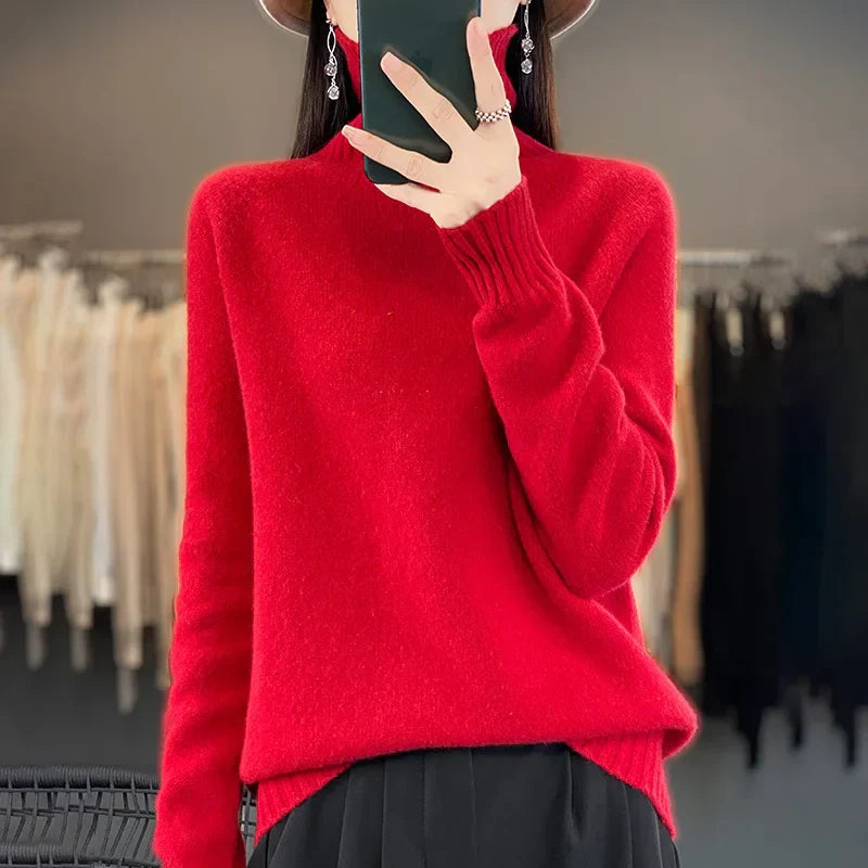 Pull cachemire chic Seraphine par Danoir Paris porté, en gris clair, avec col rond et manches longues, élégance naturelle.