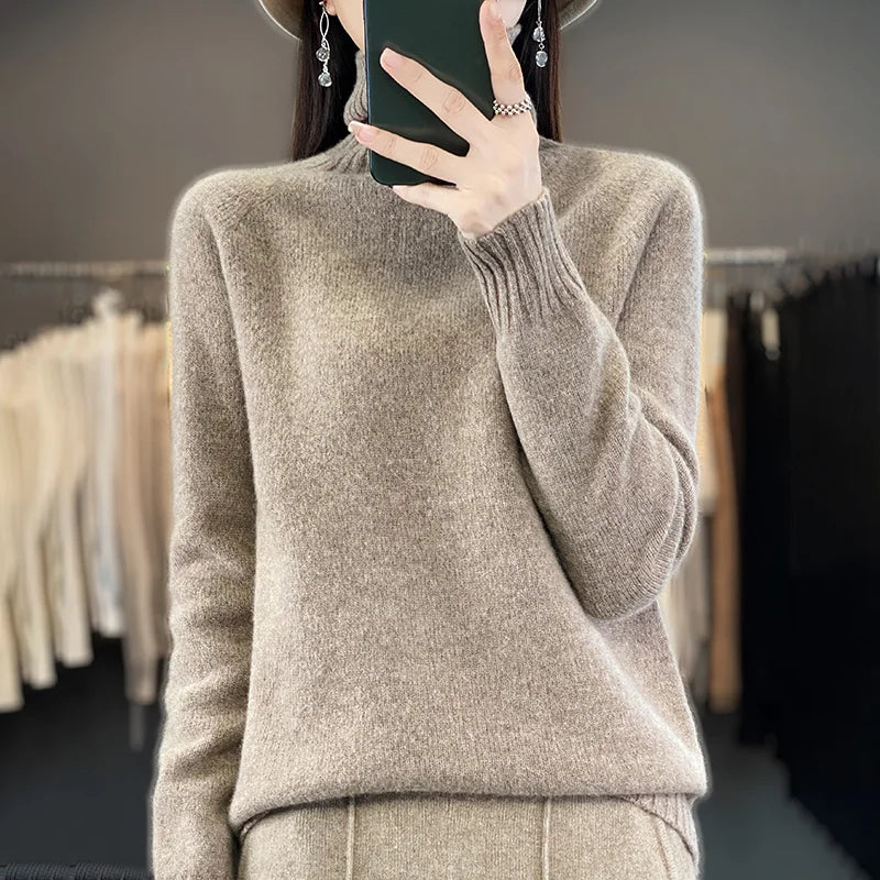 Pull cachemire chic Seraphine de Danoir Paris, en laine douce, porté sur un mannequin avec un fond neutre.
