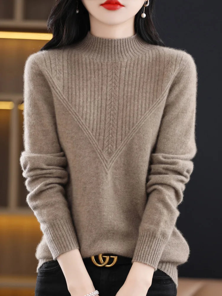 Pull en cachemire élégant Liora de Danoir Paris, couleur crème, détails raffinés, porté sur mannequin.