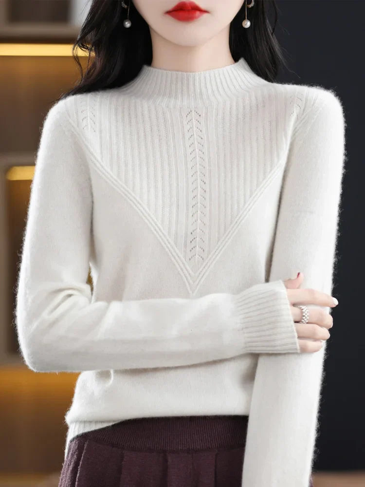 Pull en cachemire Liora de Danoir Paris, élégant, doux et chaud, présenté sur un mannequin avec col rond et manches longues.