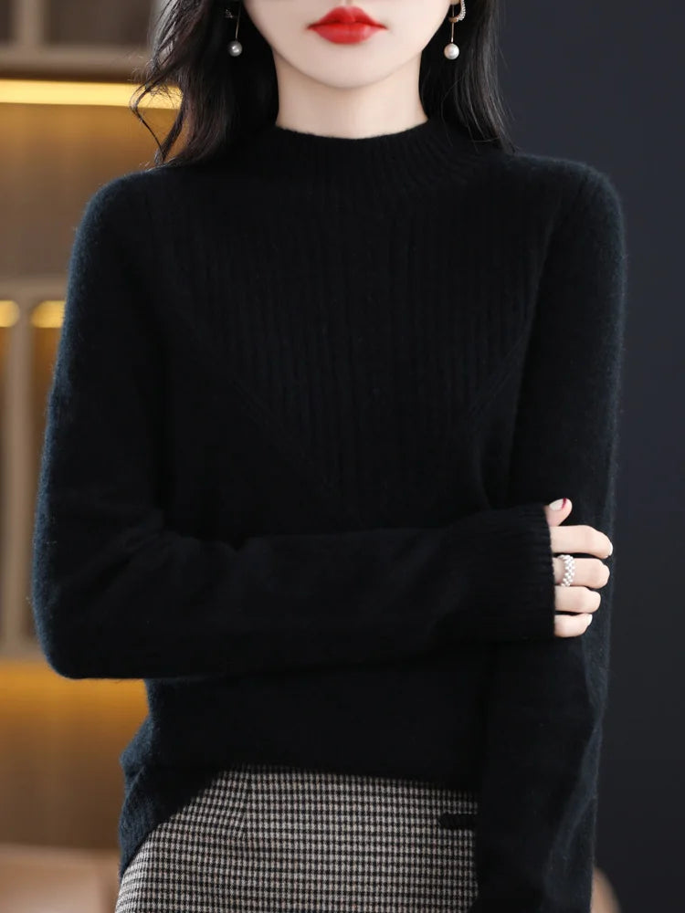 Pull en cachemire Liora de Danoir Paris, élégant, doux et chaud, couleur beige, porté sur un mannequin avec col rond.