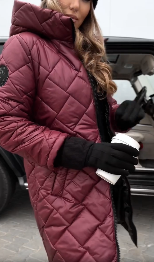 Veste élégante et chaude Bogna de Danoir Paris, modèle FR1248, en tissu noir avec détails sophistiqués et finition soignée.