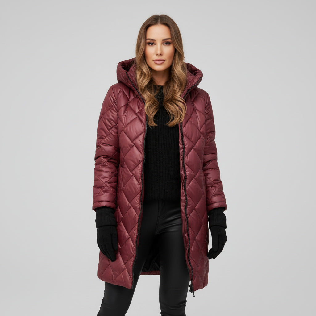 Veste élégante et chaude Bogna de Danoir Paris, en rose poudre, vue de face, détails du col et des manches.