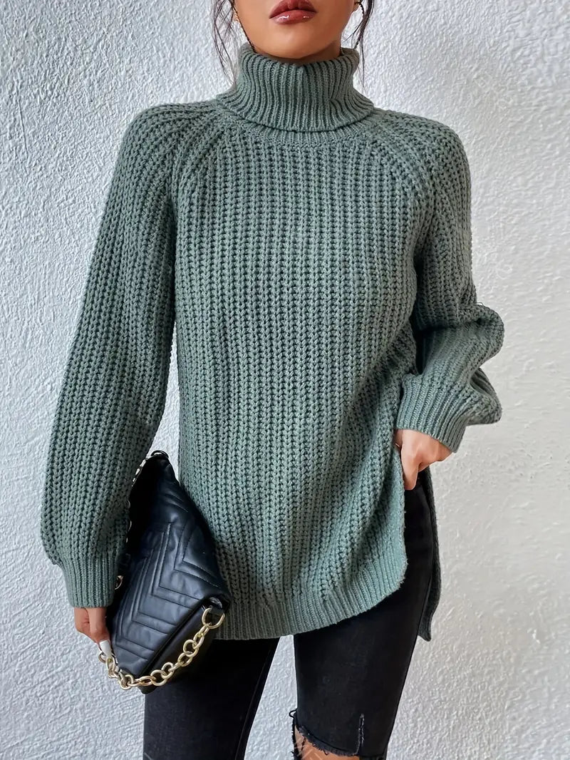 Pull roulé en lavande de la marque Danoir Paris, vêtement doux et élégant, avec un design luxe et confortable.