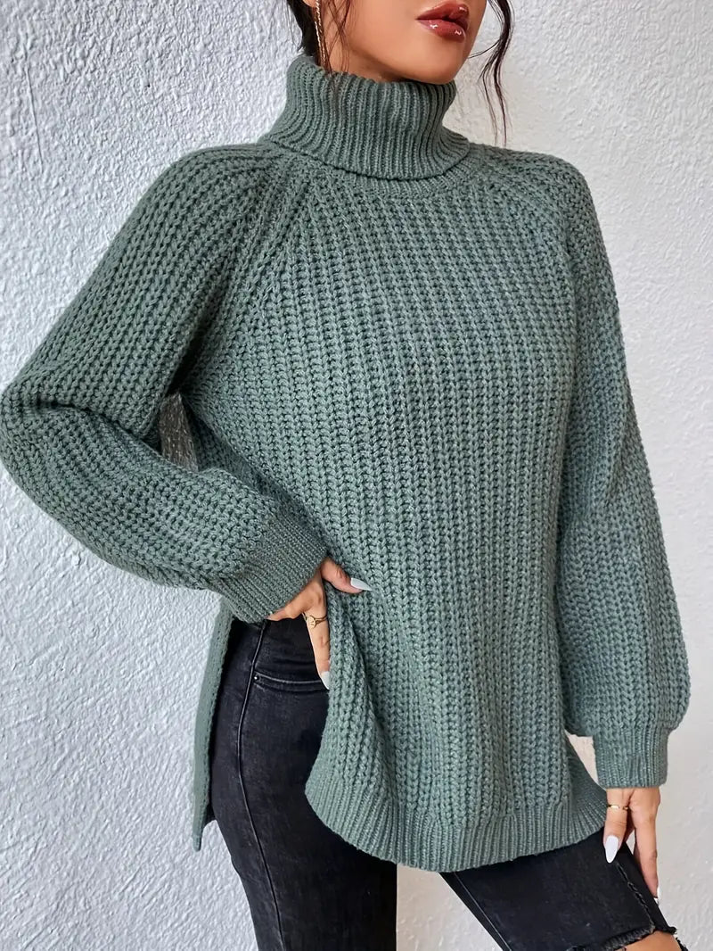 Pull roulé en laine lavande de luxe Danoir Paris, détail du tissu doux et confortable, coupe élégante.