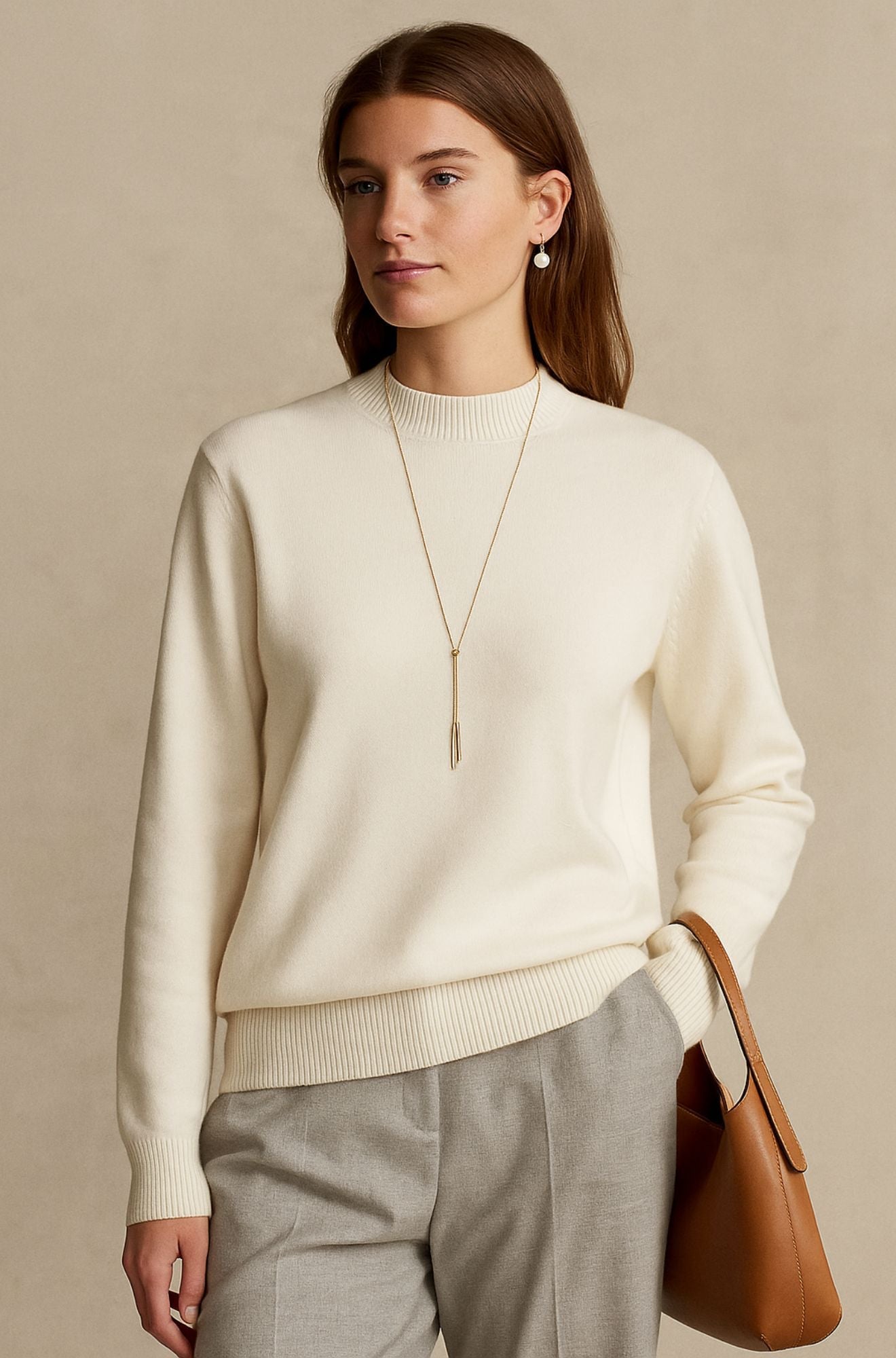 Pull en cachemire Danoir Paris, modèle FR1287, couleur élégante, porté sur un mannequin avec col rond et manches longues.