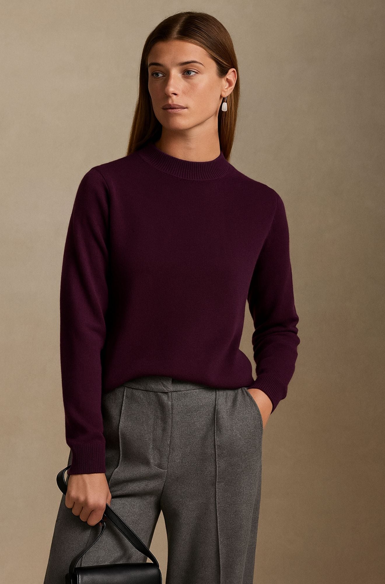 Pull en cachemire élégant de Danoir Paris, modèle FR1287, porté en vue frontale avec col et manches visibles.